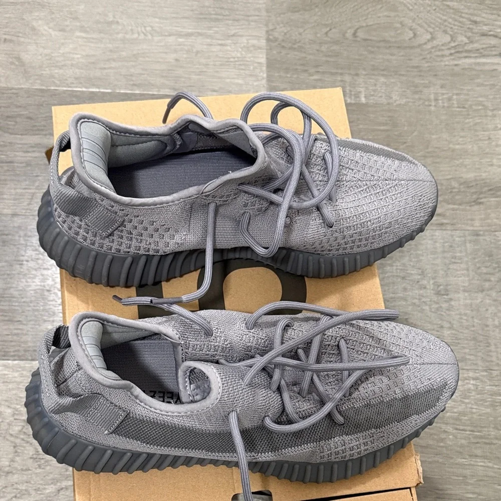 Yeezy boost 350 Gray Sneakers - Picture 7 of 9